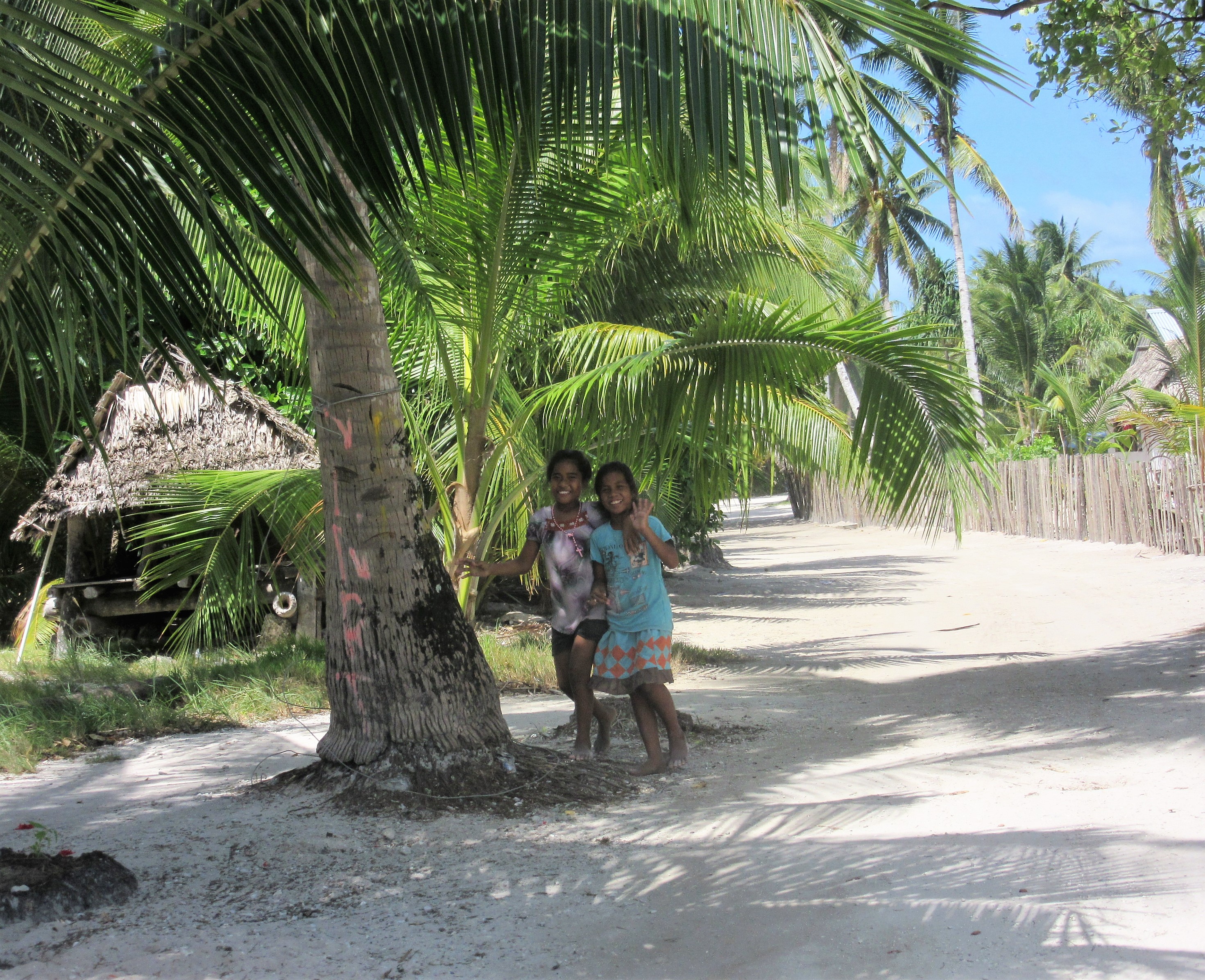 Smiling I-Kiribati girls